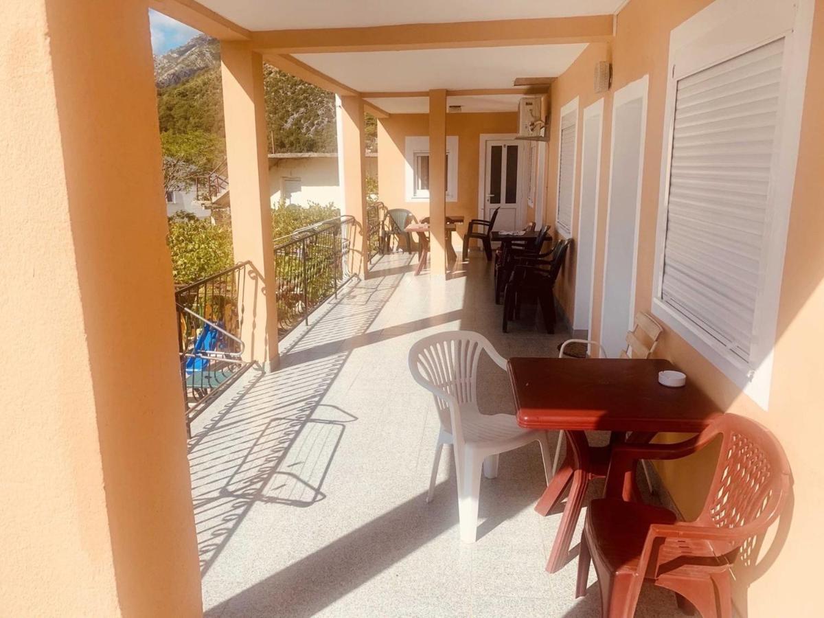 Apartments In Villa Viktoria ストモレ エクステリア 写真