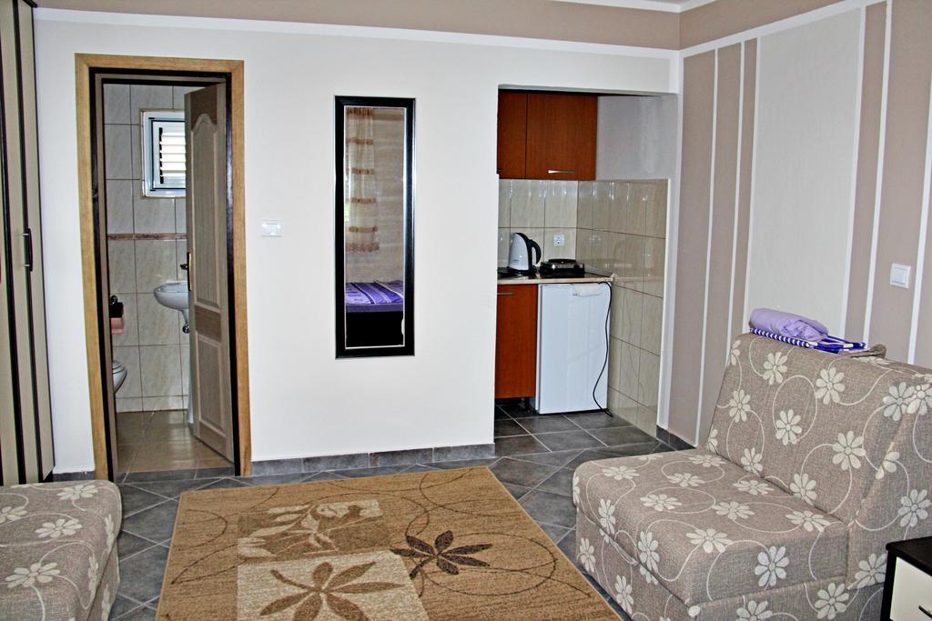 Apartments In Villa Viktoria ストモレ エクステリア 写真