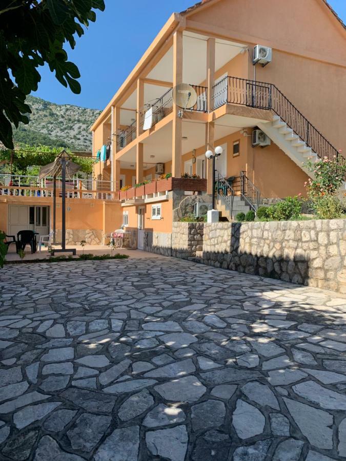 Apartments In Villa Viktoria ストモレ エクステリア 写真